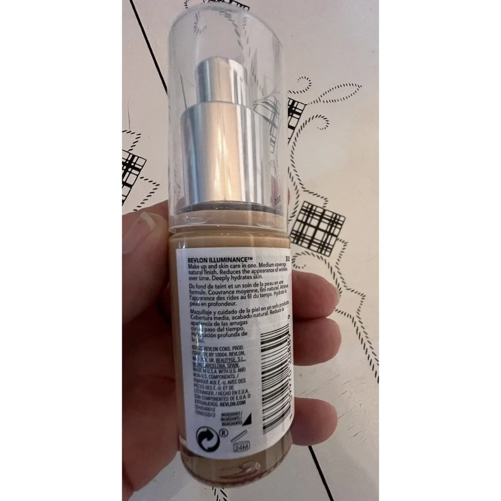 Revlon Illuminance Skin-Caring Foundation 5% Hyaluronic + Squalane , Shade 305